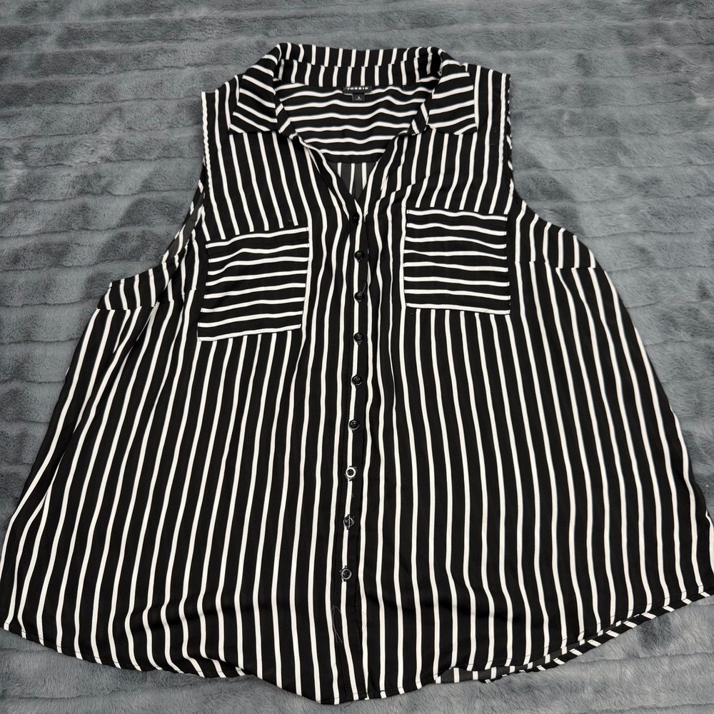 Torrid Womens Plus Size 3 Black White Striped Sleeveless Button Down Blouse Top